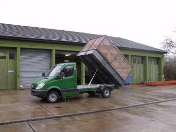 7.5 ton cage tipper with side bin lifts